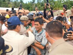 Tangis Warga Agam yang Pecah di Hadapan Presiden Prabowo