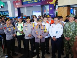 Tinjau Stasiun Surabaya Gubeng, Kapolri Instruksikan Beri Pelayanan Maksimal ke Pemudik