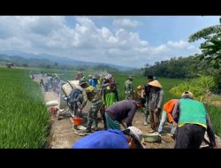 Gotong Royong Rabat Beton di Bulan Puasa, Semangat Tak Pernah Surut